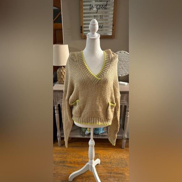 Dee Elly Hooded Sweater - Picture 3 of 9